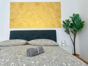 Sunny 65 m2 Central Apartment
